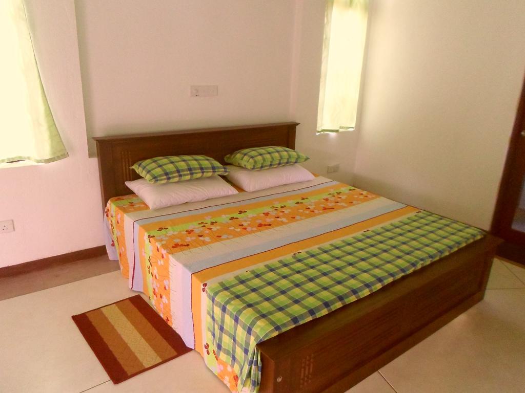 Nilas Guesthouse Hikkaduwa Exterior photo