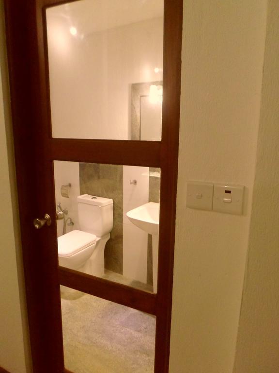 Nilas Guesthouse Hikkaduwa Room photo