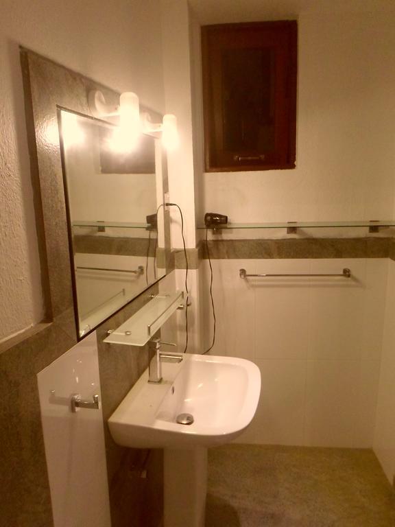 Nilas Guesthouse Hikkaduwa Room photo