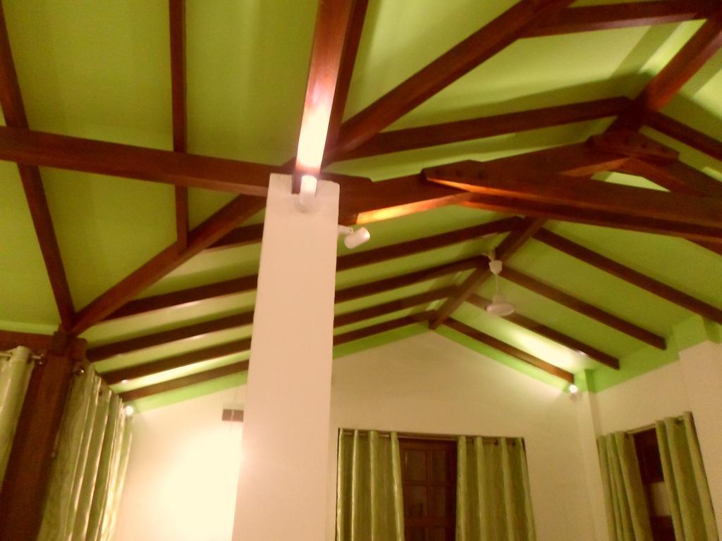 Nilas Guesthouse Hikkaduwa Room photo
