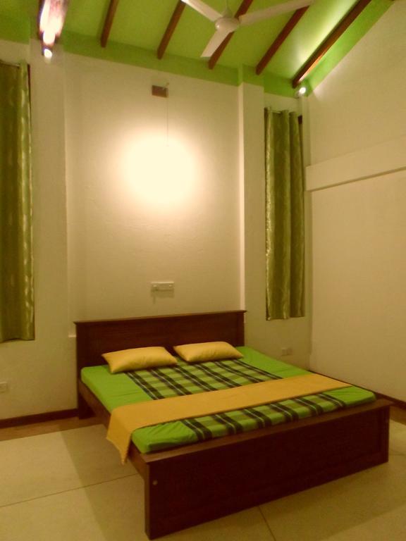Nilas Guesthouse Hikkaduwa Room photo
