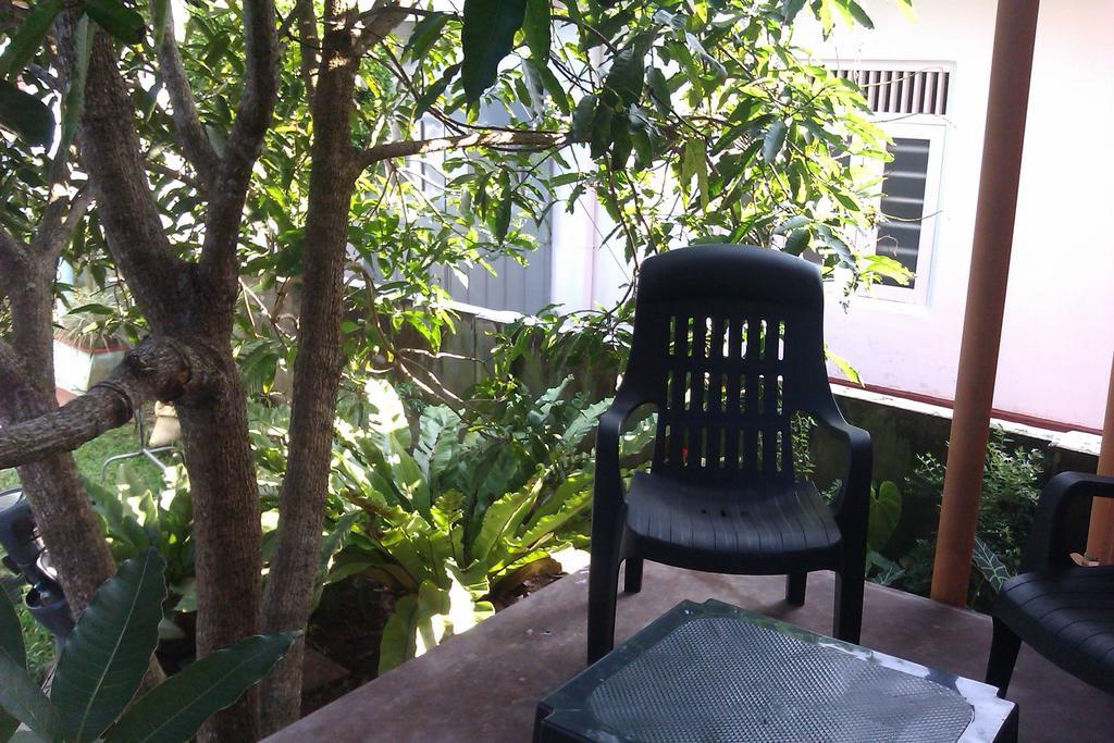 Nilas Guesthouse Hikkaduwa Exterior photo