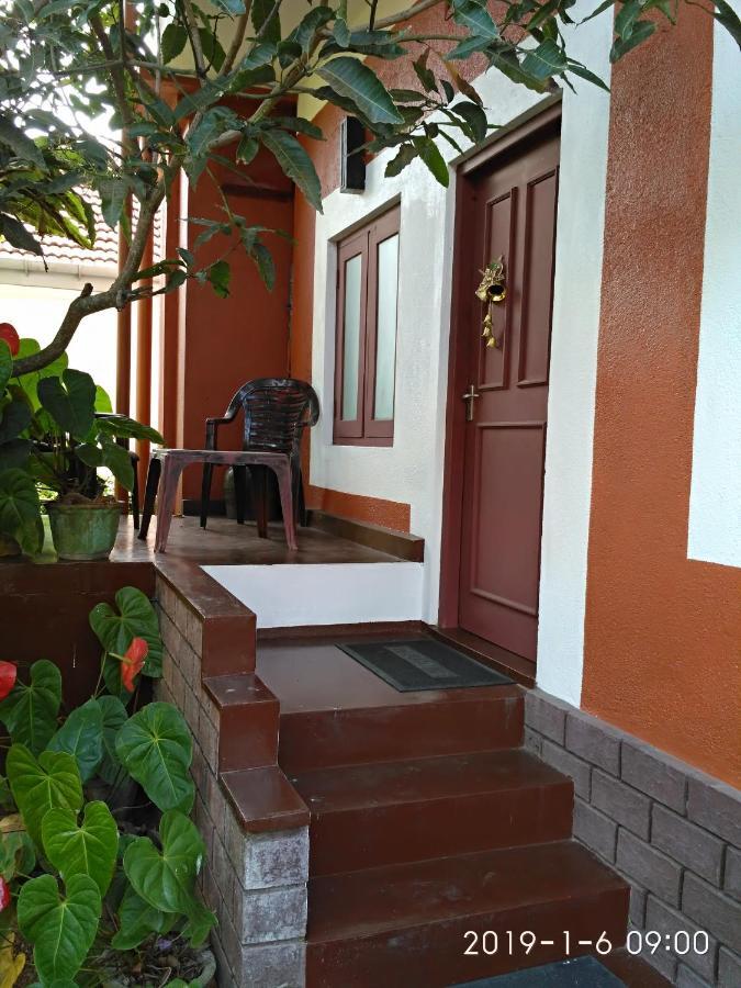Nilas Guesthouse Hikkaduwa Exterior photo